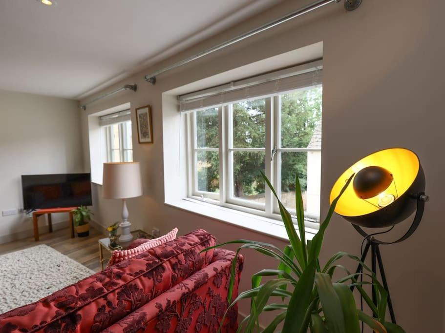 Spacious 1-Bed Apartment With Super King Or Twin In Central Charlbury, Cotswolds 外观 照片