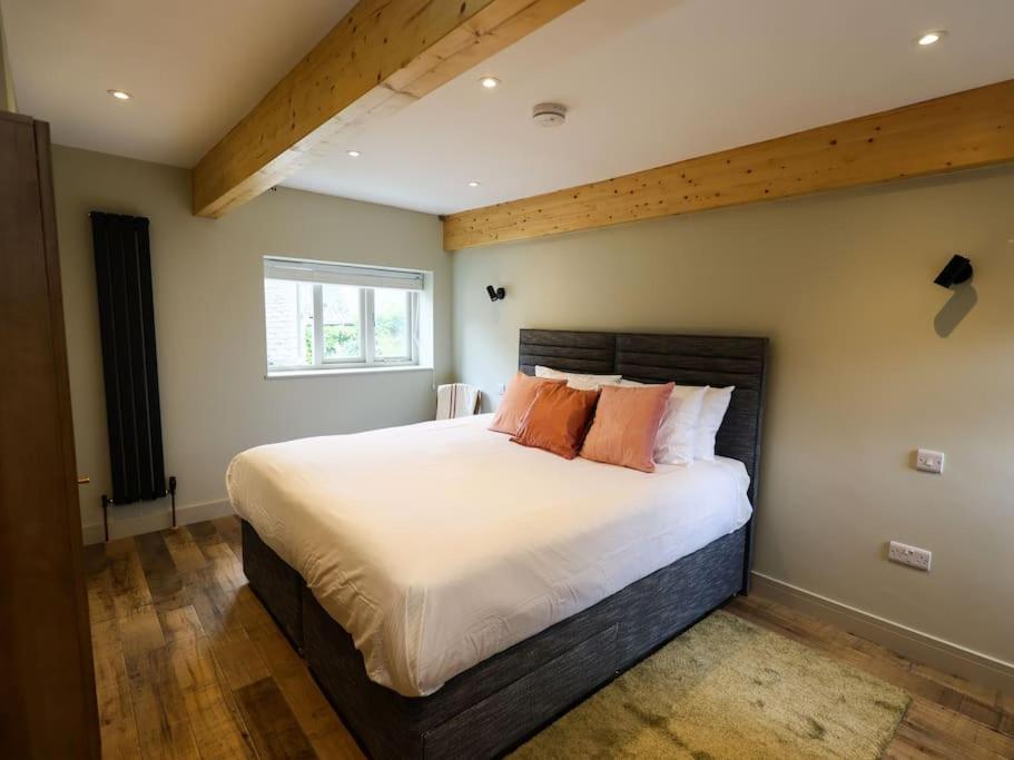 Spacious 1-Bed Apartment With Super King Or Twin In Central Charlbury, Cotswolds 外观 照片