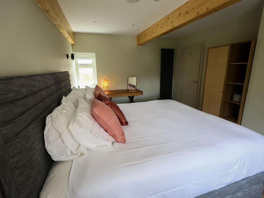 Spacious 1-Bed Apartment With Super King Or Twin In Central Charlbury, Cotswolds 外观 照片