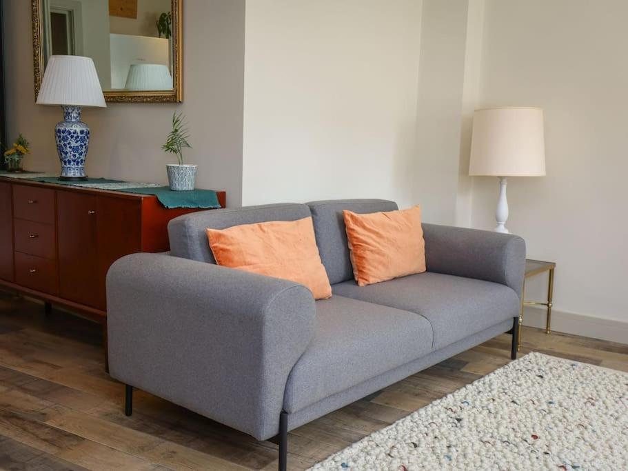 Spacious 1-Bed Apartment With Super King Or Twin In Central Charlbury, Cotswolds 外观 照片