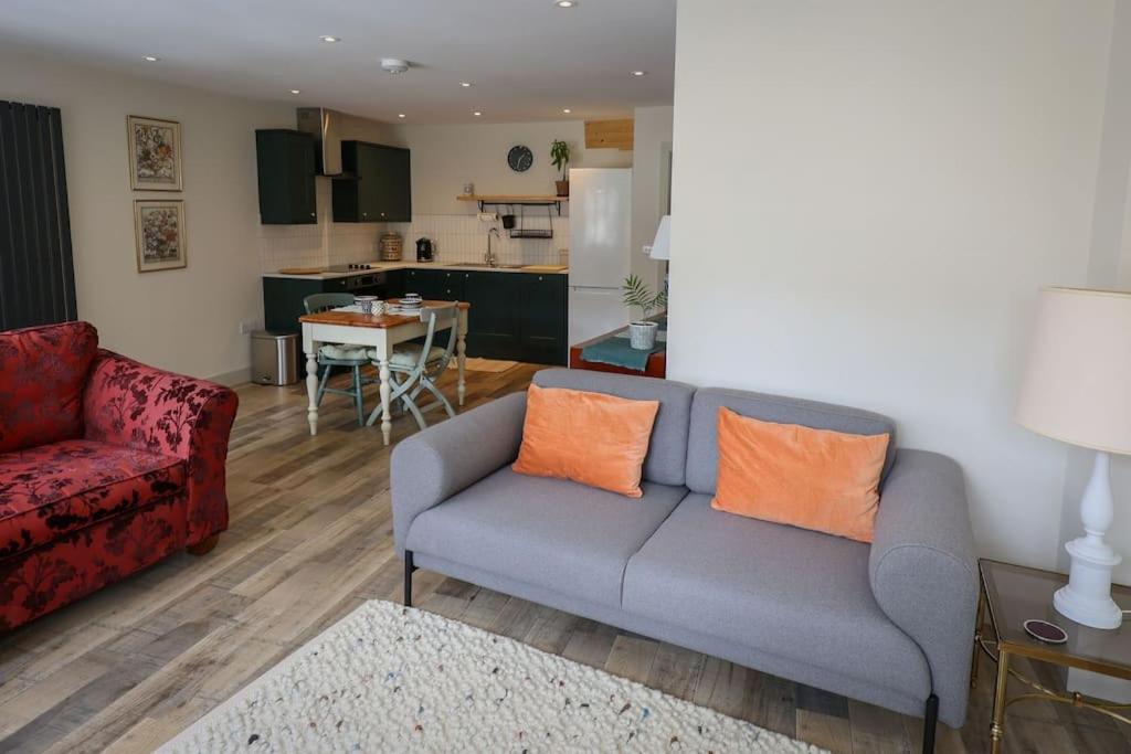 Spacious 1-Bed Apartment With Super King Or Twin In Central Charlbury, Cotswolds 外观 照片