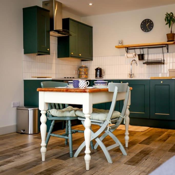 Spacious 1-Bed Apartment With Super King Or Twin In Central Charlbury, Cotswolds 外观 照片